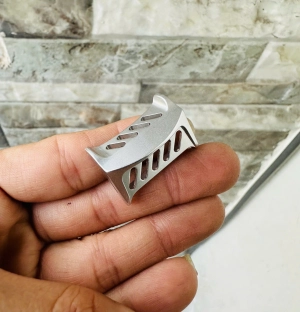 Nút bấm spool máy ngang Daiwa. nút xả dây máy ngang,