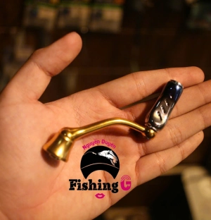 Tay quay vàng  độ máy câu FREAMS ,  EXCELER ( đời cũ )núm TITAN