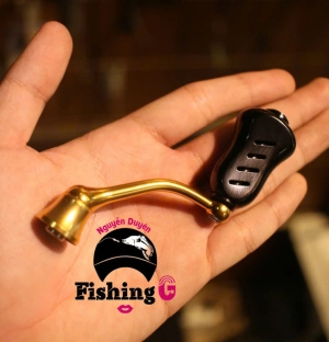 Tay quay vàng  độ máy câu FREAMS ,  EXCELER ( đời cũ )núm TITAN