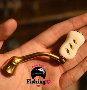 Tay quay vàng  độ máy câu FREAMS , EXCELER ( đời cũ )  núm mạt chược , núm nựa ABS