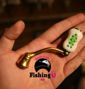 Tay quay vàng  độ máy câu FREAMS , EXCELER ( đời cũ )  núm mạt chược , núm nựa ABS