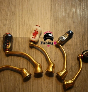 Tay quay vàng  độ máy câu FREAMS ,  EXCELER ( đời cũ )núm TITAN