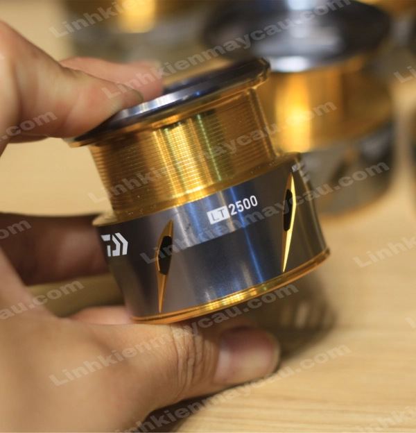 Spool Daiwa Freams - cối máy đứng daiwa