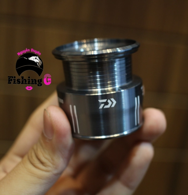 Spool Daiwa Crossfire 2026 - cối máy đứng daiwa