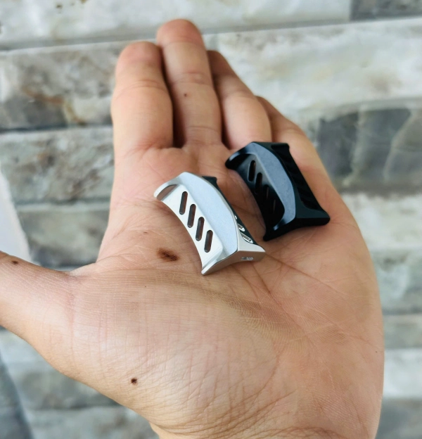 Nút bấm spool máy ngang Daiwa. nút xả dây máy ngang,