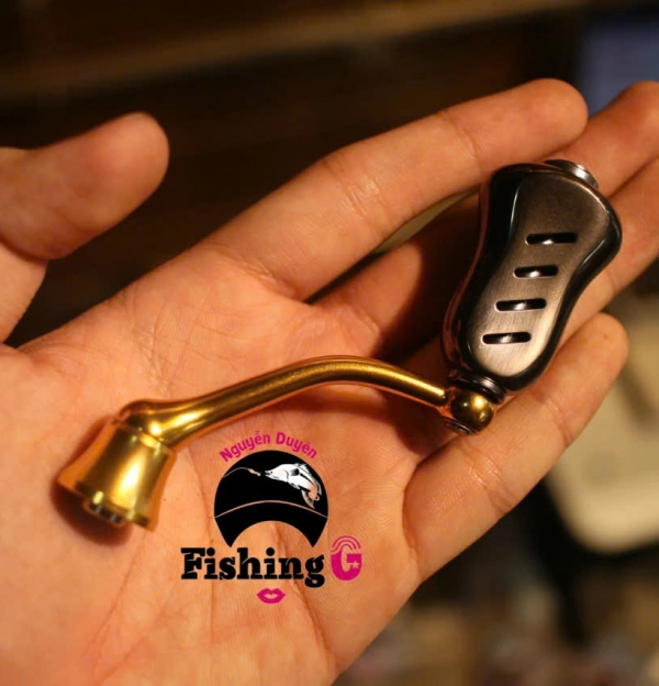 Tay quay vàng  độ máy câu FREAMS ,  EXCELER ( đời cũ )núm TITAN
