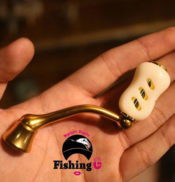 Tay quay vàng  độ máy câu FREAMS , EXCELER ( đời cũ )  núm mạt chược , núm nựa ABS