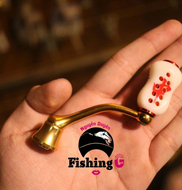 Tay quay vàng  độ máy câu FREAMS , EXCELER ( đời cũ )  núm mạt chược , núm nựa ABS