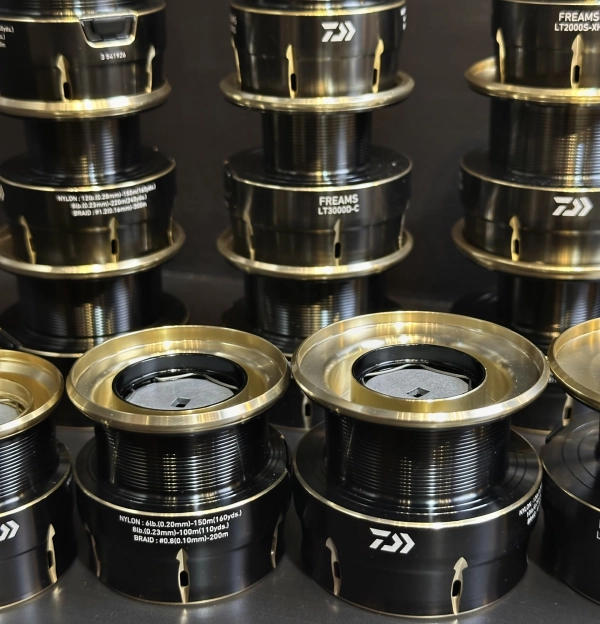 SPOOL  DAIWA FREAMS  2026 - cối máy đứng daiwa