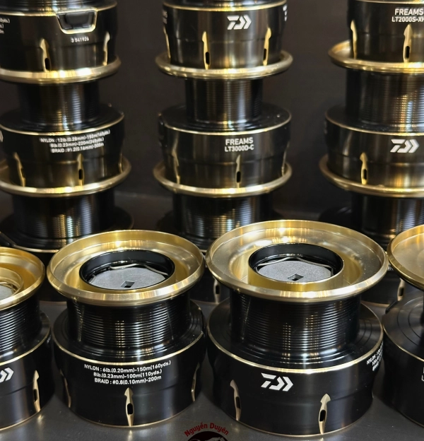 SPOOL  DAIWA FREAMS  2026 - cối máy đứng daiwa